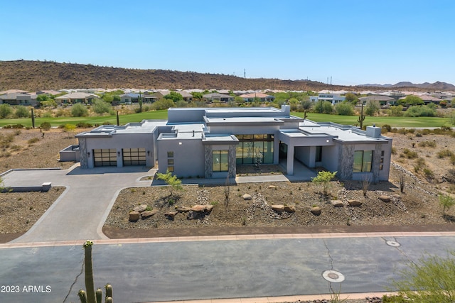 view of front of house featuring a mountain view