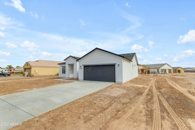 view of front facade featuring a garage