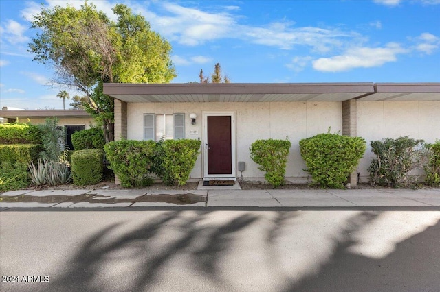 view of front of property