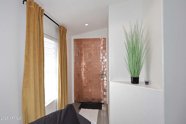 3122 E Kristal Way, Phoenix, AZ 85050 - hall featuring vaulted ceiling