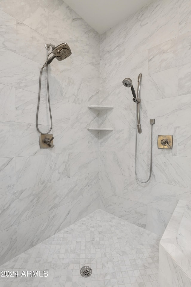 bathroom featuring tiled shower