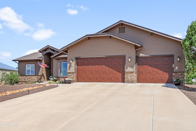 view of front facade featuring a garage