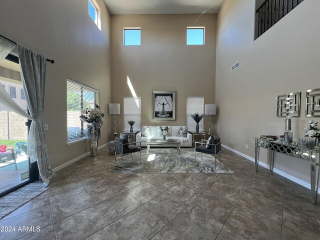 living room featuring a wealth of natural light and a high ceiling