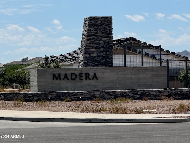 view of community / neighborhood sign