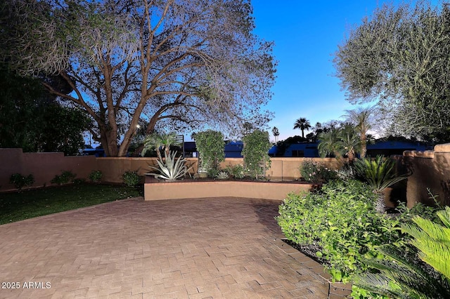 7596 N Via De La Siesta, Scottsdale, AZ 85258 - view of front of property with a patio and a fenced backyard