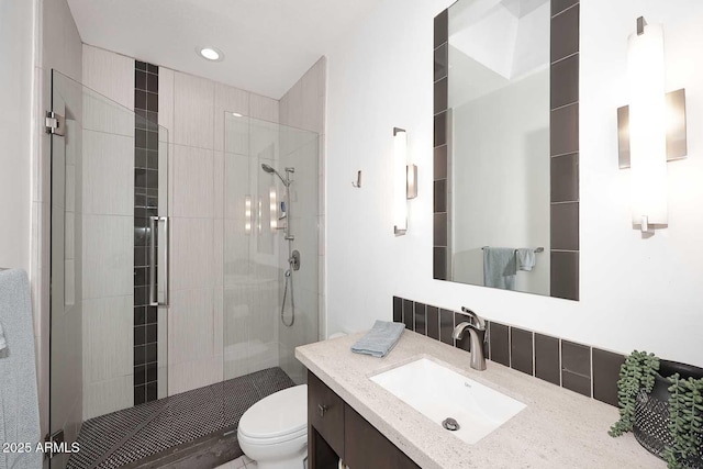 7596 N Via De La Siesta, Scottsdale, AZ 85258 - full bath featuring toilet, a shower stall, vanity, and recessed lighting