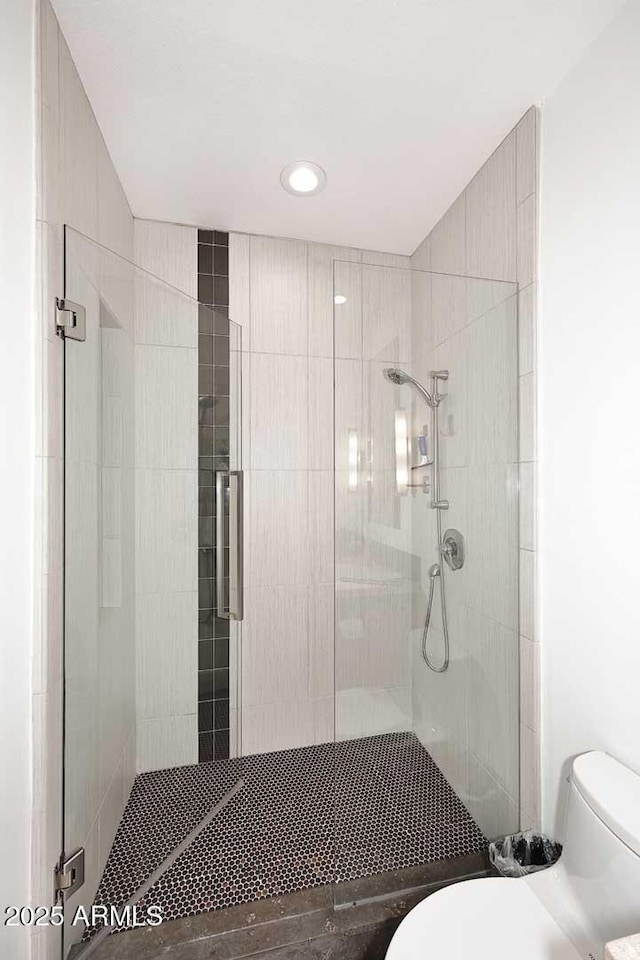 7596 N Via De La Siesta, Scottsdale, AZ 85258 - bathroom with toilet, a shower stall, and recessed lighting