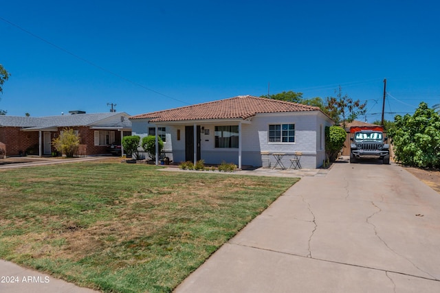 view of front of property with a front lawn