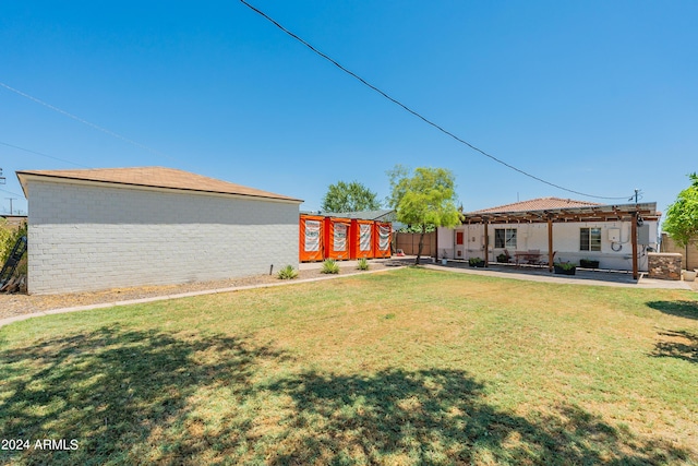 view of yard featuring a patio area