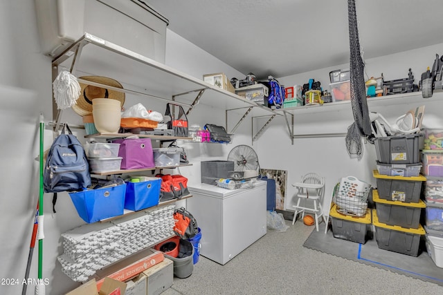 laundry room with washer / dryer