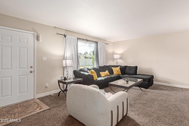 living area with carpet and baseboards