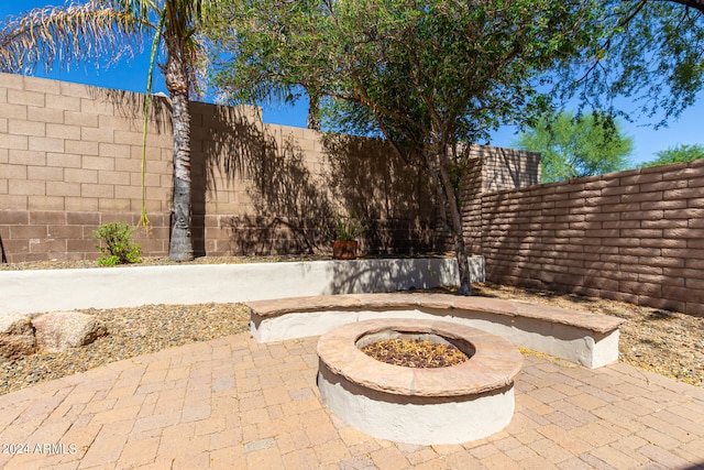 view of patio featuring a fire pit