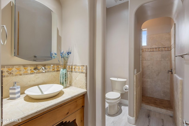 6861 W Calle Lejos, Peoria, AZ 85383 - bathroom featuring vanity and tiled shower