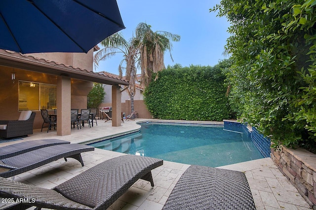 view of pool with a patio area, fence, outdoor dining space, a fenced in pool, and outdoor lounge area