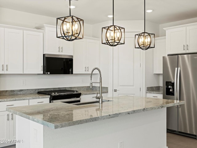 kitchen with white cabinets, stainless steel appliances, a kitchen island with sink, a sink, and an inviting chandelier
