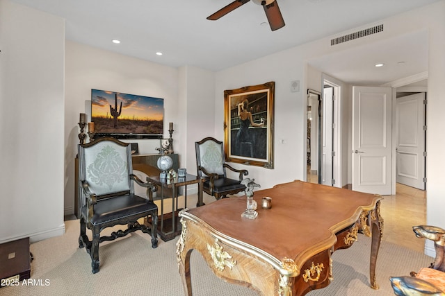 sitting room with ceiling fan