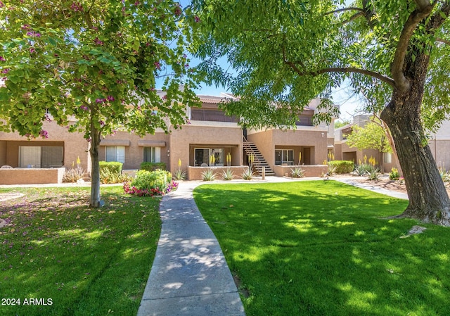 view of front of property with a front yard