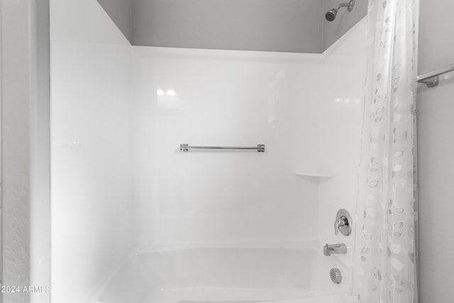 bathroom with shower / tub combo