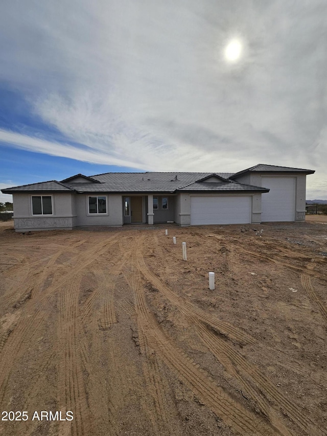ranch-style house featuring driveway