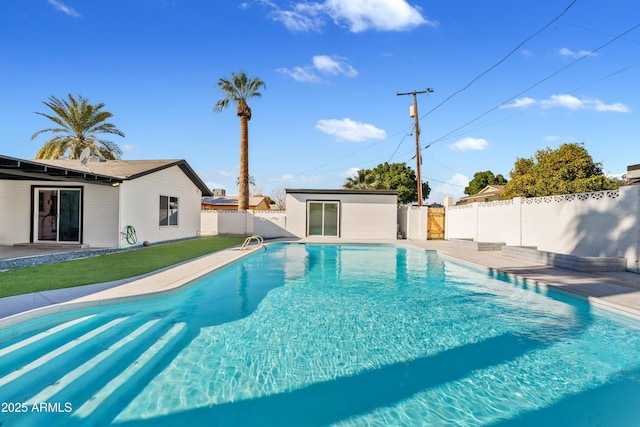 view of swimming pool