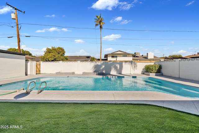 view of swimming pool with a yard