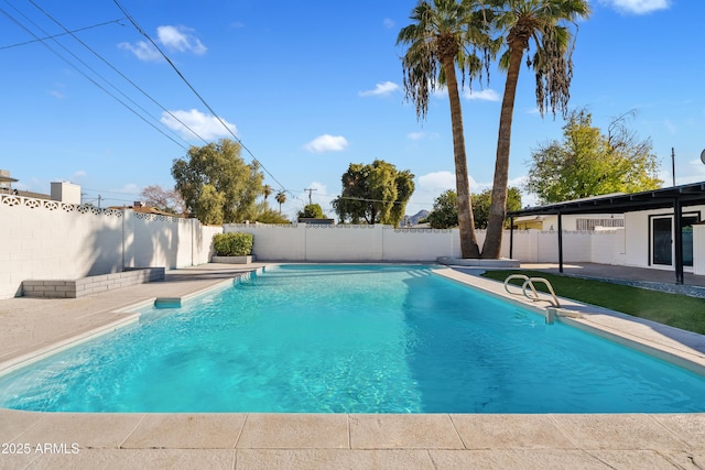 view of swimming pool