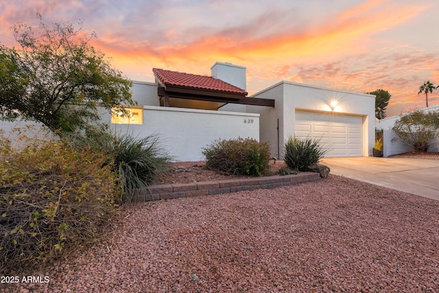 view of front facade featuring a garage