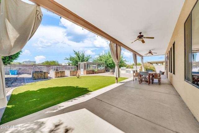 747 E Meadow Ln, Phoenix, AZ 85022 - view of patio / terrace with ceiling fan, a fenced backyard, and outdoor dining space