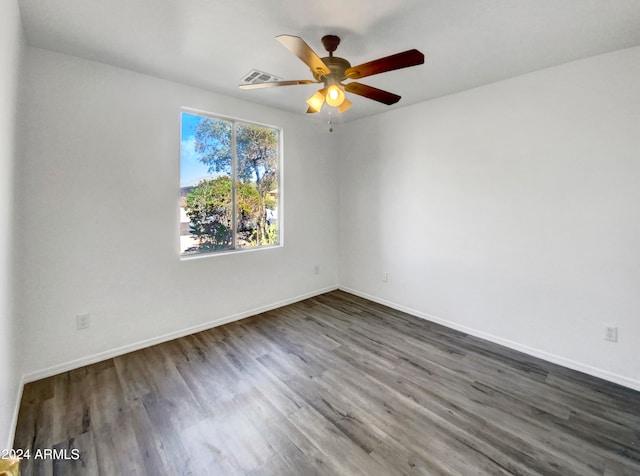 empty room featuring dark wood-type flooring and ceiling fan