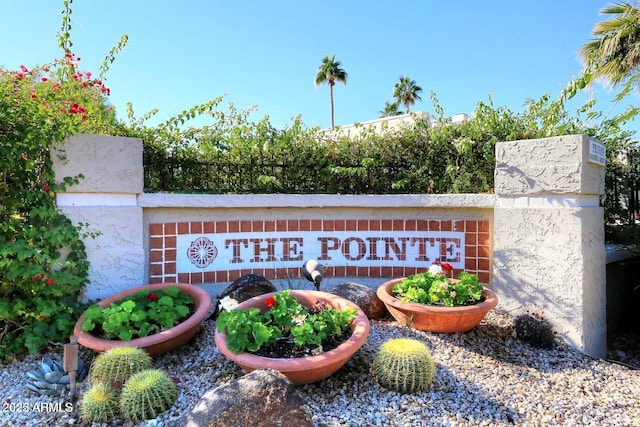 view of community / neighborhood sign