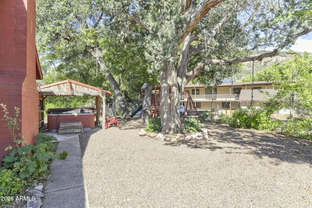 view of yard featuring a hot tub