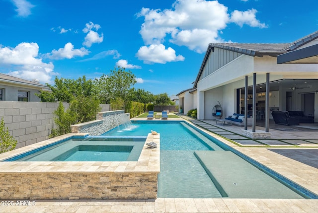 2630 E Lovebird Ln, Gilbert, AZ 85297 - view of pool with an in-ground hot tub, a patio area, and a ceiling fan