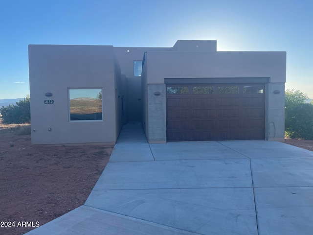 view of front facade featuring a garage