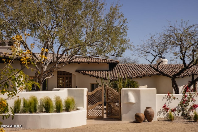 view of mediterranean / spanish-style home