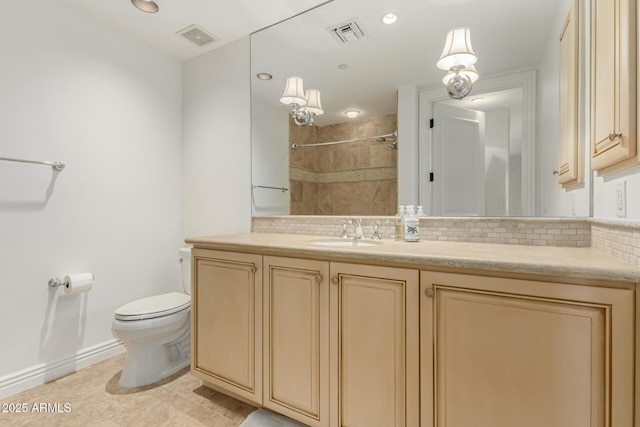 full bathroom featuring visible vents, toilet, and decorative backsplash