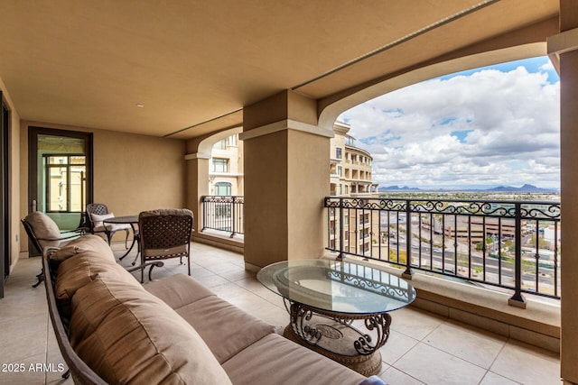 balcony featuring an outdoor hangout area