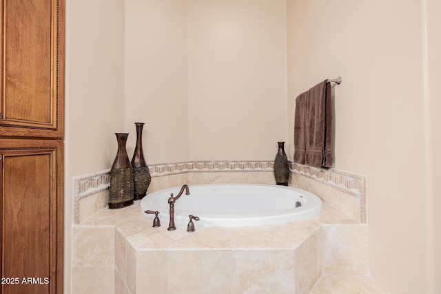 bathroom featuring tiled tub