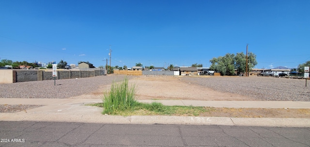 Listing photo 3 for 1316 E Cocopah St Unit 8, Phoenix AZ 85034