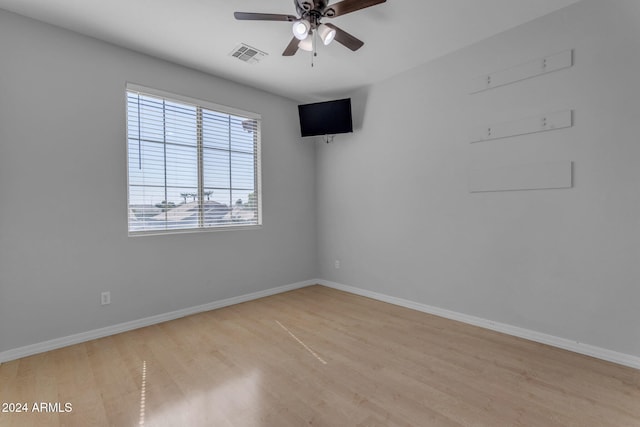 unfurnished room featuring light wood-type flooring and ceiling fan