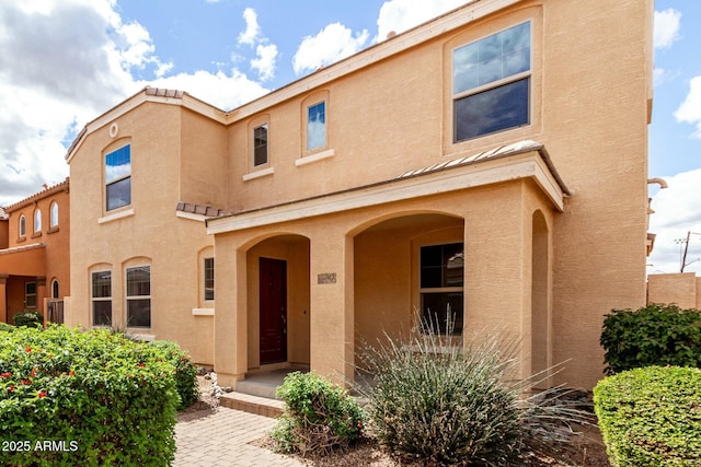 view of front facade with stucco siding