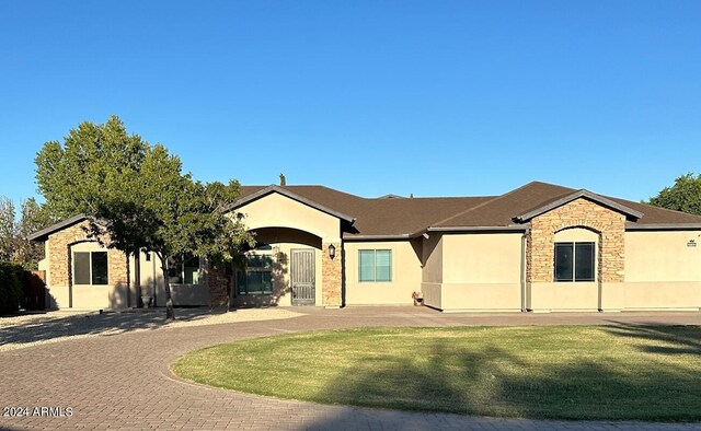 ranch-style home with a front yard