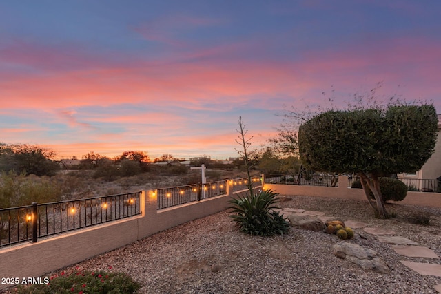 view of yard at dusk