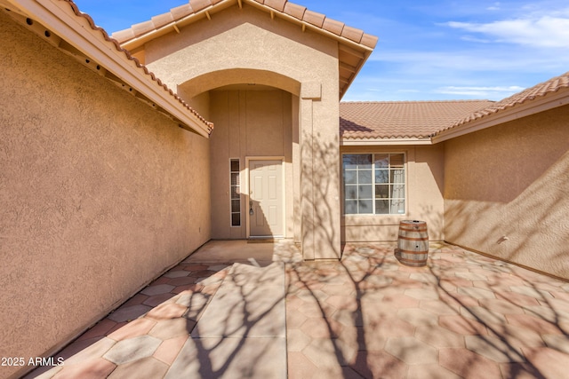 property entrance featuring a patio