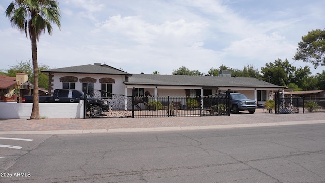 view of front of home featuring stucco siding and a fenced front yard