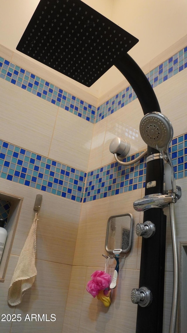 bathroom featuring tiled shower