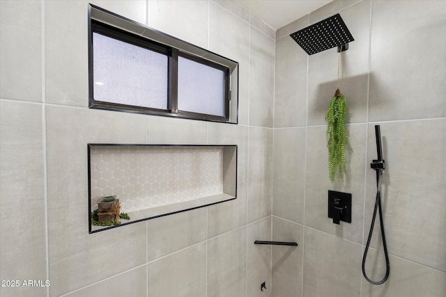 bathroom featuring tiled shower