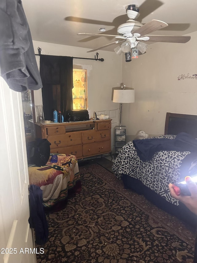 bedroom with ceiling fan