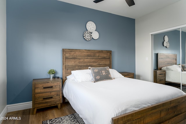 bedroom with dark wood-type flooring and ceiling fan