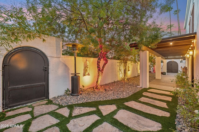 8001 N 3rd Pl, Phoenix, AZ 85020 - view of yard at dusk