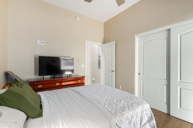 bedroom featuring wood-type flooring, ceiling fan, and a closet